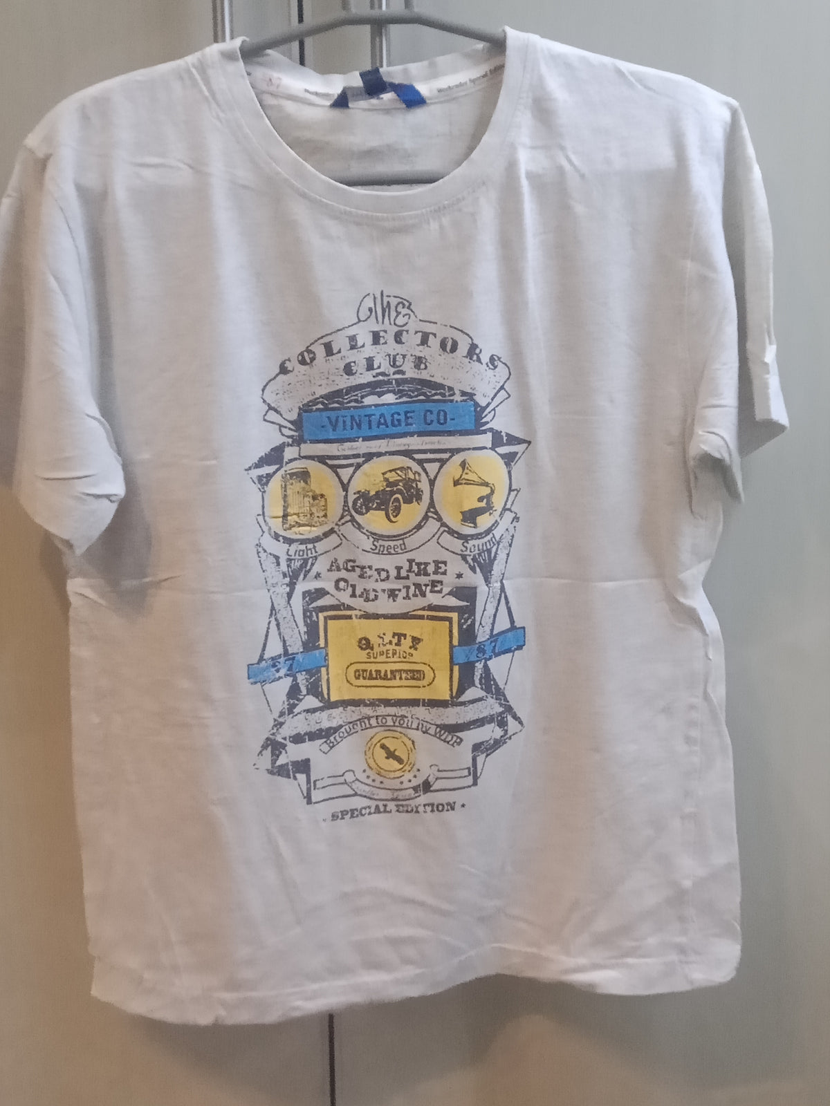 Weekender Medium Size Men's T-shirt