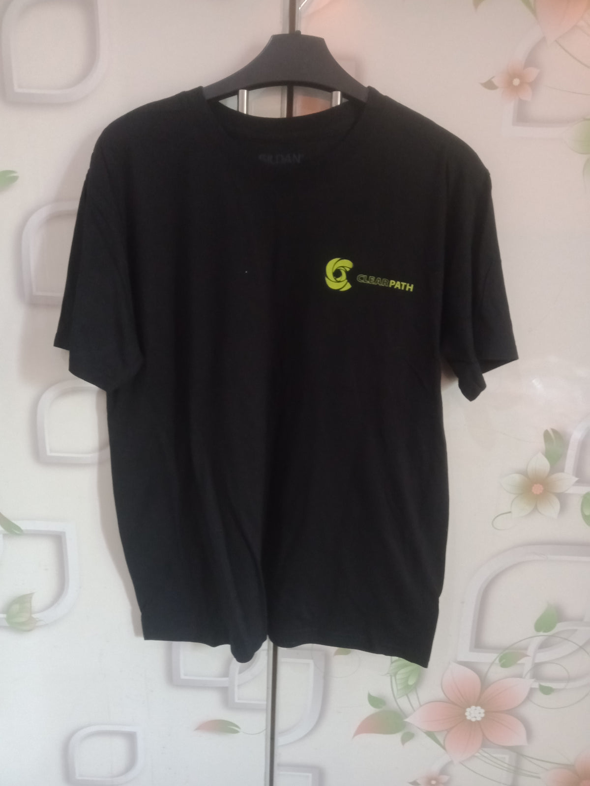 Gildan Medium Size Men's T-shirt